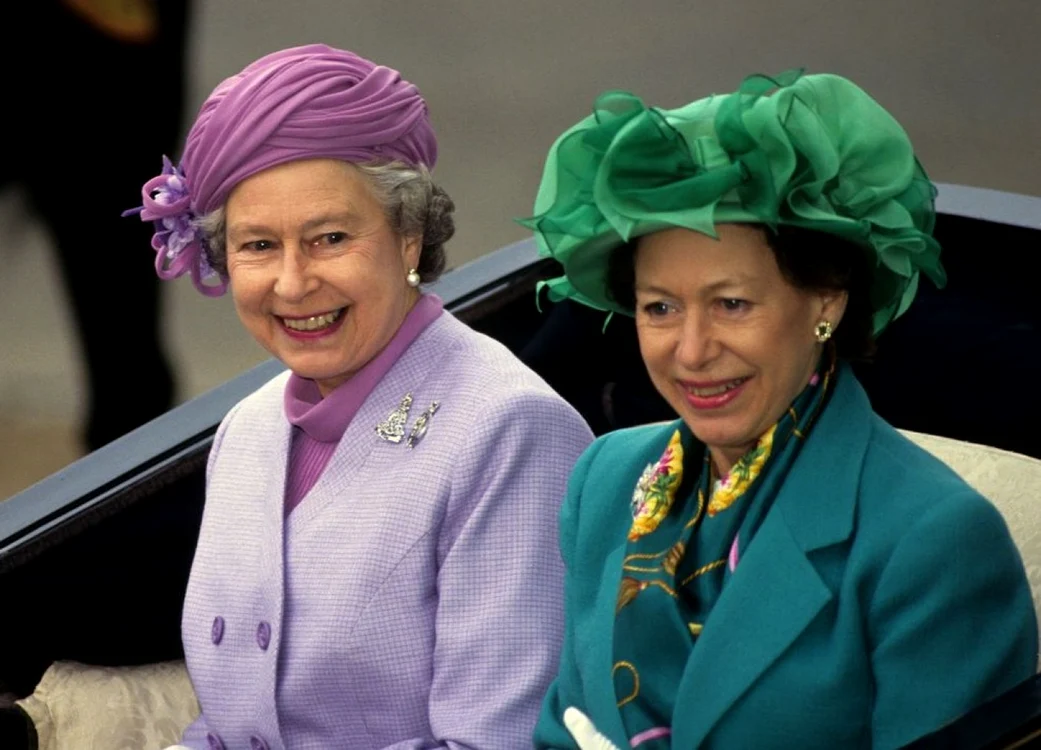 Regina Elisabeta si printesa margaret foto arhiva