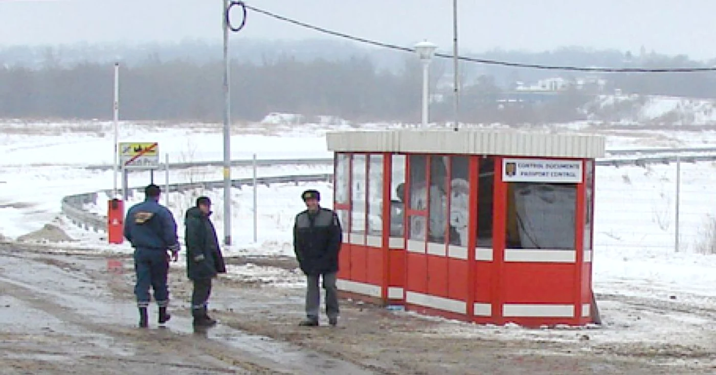 Deocamdată, poliţiştii de frontieră zgribulesc în containere