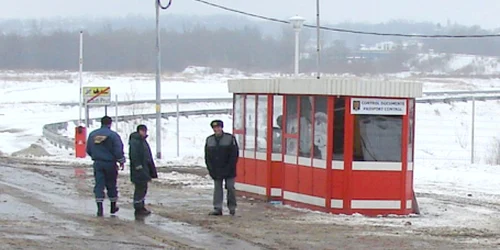 Deocamdată, poliţiştii de frontieră zgribulesc în containere