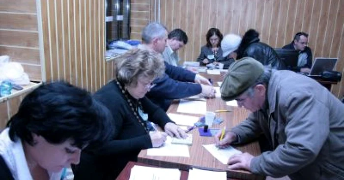 Alegerile din Neamţ nu au scăpat de nereguli (foto: Mihael Balint)