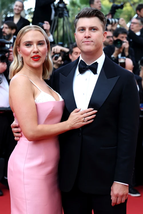 Scarlett Johansson este căsătorită cu actorul Colin Jost 