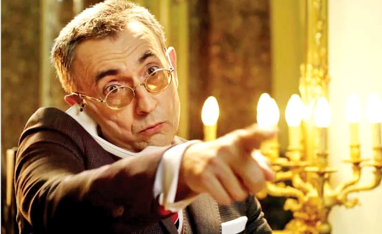 Dan Teodorescu încearcă să atragă atenţia spunând „cuvintele magice“