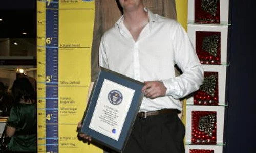Neil Fingleton, cel mai înalt om din Marea Britanie jpeg