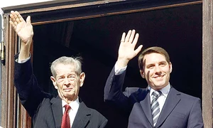 Regele Mihai  l a proclamat  pe Nicolae  principe în 2010 jpeg