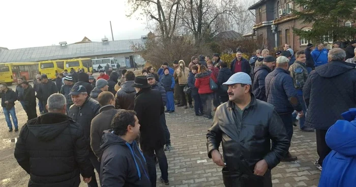 Angajaţii TCE refuză să mai iasă pe traseu până ce Primăria Ploieşti nu va acorda subvenţiile FOTO Diana Frîncu