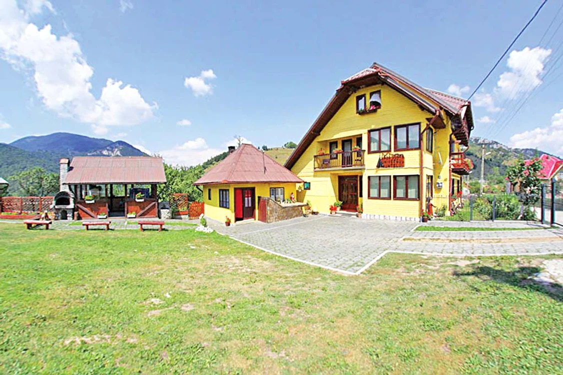 Au petrecut două nopţi în pensiunea „Casa Dobre” din Măgura