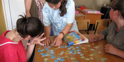 Copiii cu autism s-au jucat alături de elevii din Erbiceni