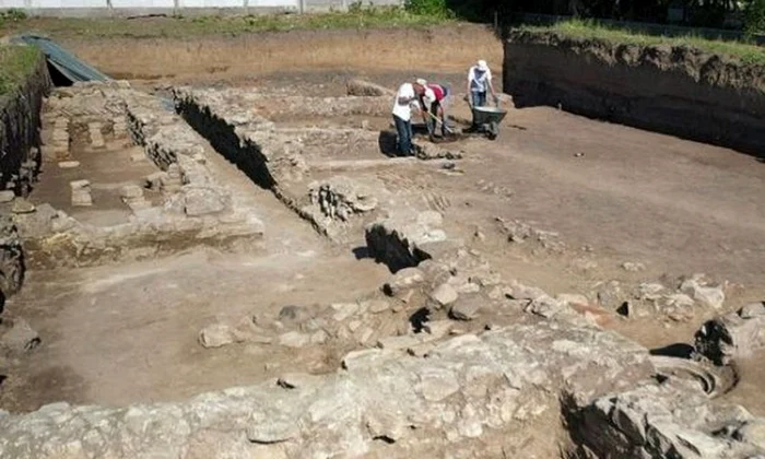 Locuinţă romană veche de aproape două milenii, descoperită la Alba Iulia FOTO jpeg