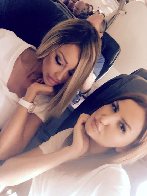 Bianca a plecat cu buna ei prietenă Lavinia în Turcia