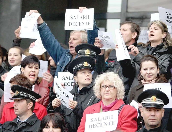 
    Salariile bugetarilor  vor creşte cu 8%  