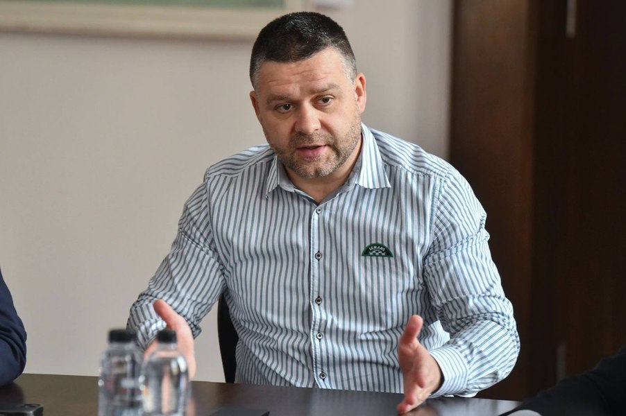 Jurnaliștii din Capitală nu vor mai avea drept de parcare gratuită și accesul liber la instituțiile de cultură. Ciucu: „Și eu îmi plătesc parcarea, ca primar”