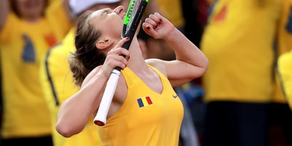 Fed Cup Franţa România partida dintre Kristina Mladenovici şi Simona Halep FOTO EPA/EFE / Christophe Petit Tesson