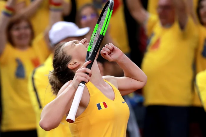 Fed Cup Franţa România partida dintre Kristina Mladenovici şi Simona Halep FOTO EPA/EFE / Christophe Petit Tesson