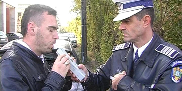 Şoferul ghinionist a fsuflat în aparatul alcooltest