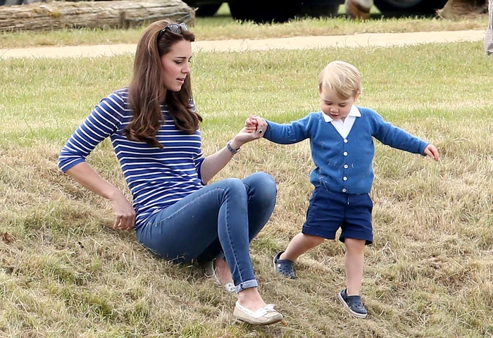 Prințul George a fost plin de energie la evenimentul de duminică, jucându-se cu mama sa.foto: Getty Images