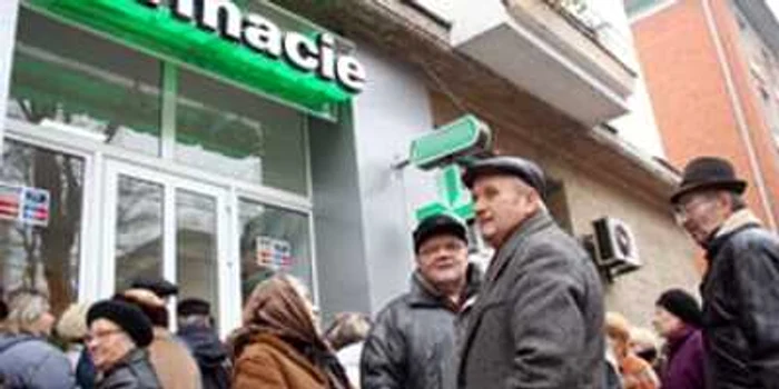 Slatina:Bătrâni vor mai multe farmacii în judeţ