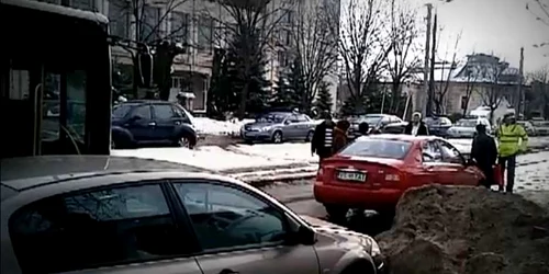 Şoferiţa a fost amendată de poliţişti FOTO