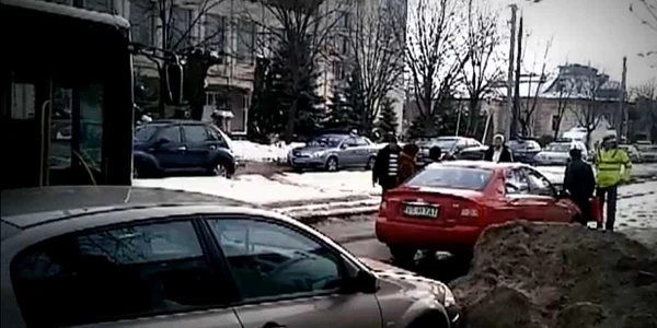 Şoferiţa a fost amendată de poliţişti FOTO