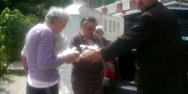 Vârstnicii au primit pachete cu alimente 