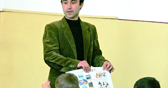 Elevii din România învaţă la orele de religie după manuale care conţin lucruri discutabile
