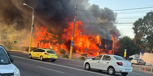 Incendiu la fostul club Bellagio din stațiunea Mamaia Foto ISU COnstanța jpg