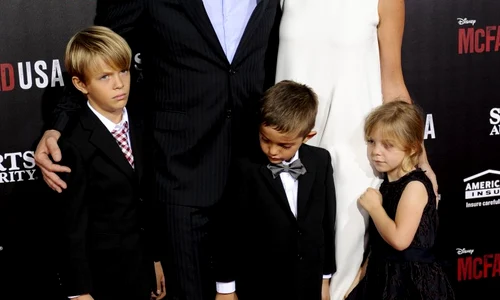 kevin costner christine baumgartner cayden wyatt hayes logan and grace avery rexfeatures 4422541y jpeg