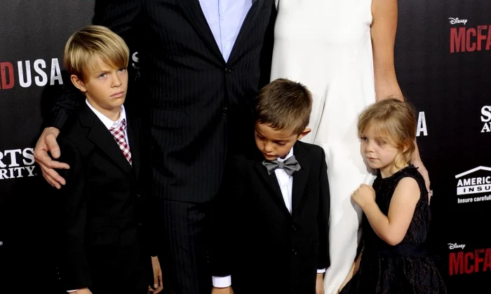 kevin costner christine baumgartner cayden wyatt hayes logan and grace avery rexfeatures 4422541y jpeg