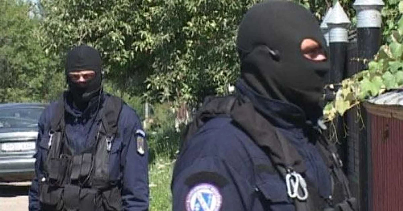 Arhivă foto: Au fost emise 20 de mandate de aducere