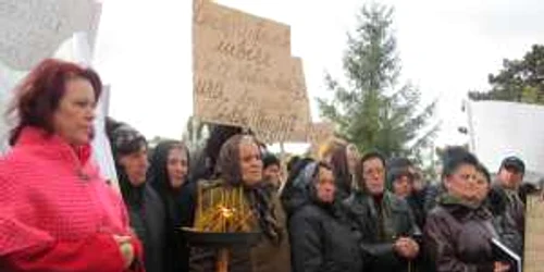 Enoriaşii au protestat în faţa Prefecturii timp de aproximativ trei ore 