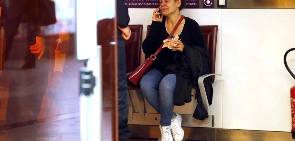 Rude şi juralişti s-au adunat la sediile Egyptair din Franţa şi Egipt FOTO AP