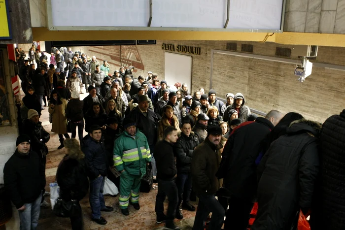 O persoană s-a aruncat pe șina de metrou de la Piața Sudului