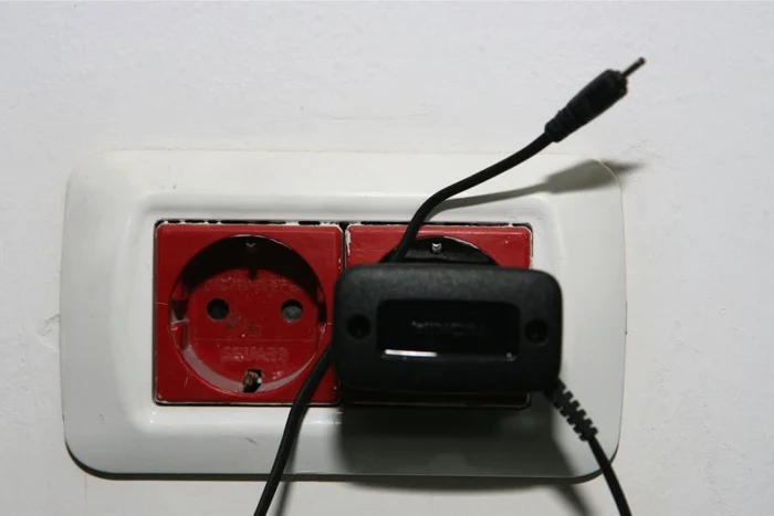 
    Încărcător telefon  