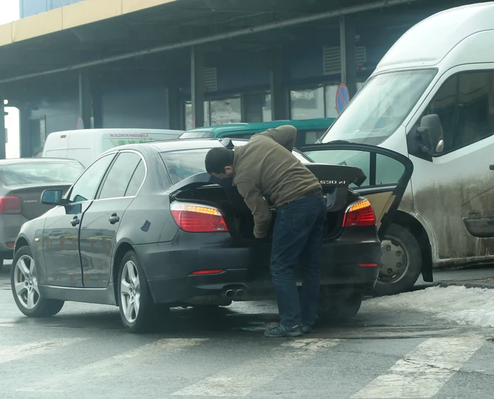 Angajatul SPP a îndesat cadourile în portbagaj