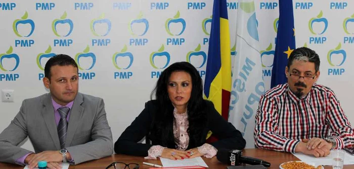 Laura Bota, preşedinte PMP (mijloc), Dănuţ Ciorbă/ Pop Zoltan, primvicepreşedinţi, (stânga/dreapta)