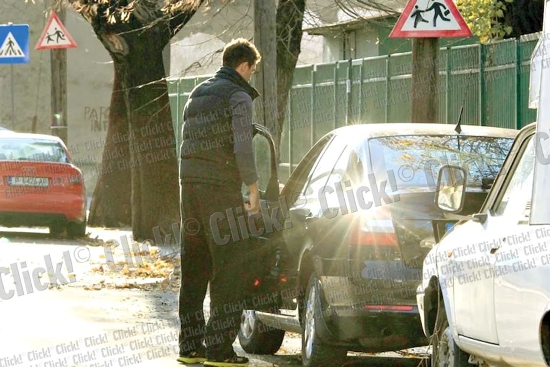 Tenismanul Horia Tecău  a fost surprins, ieri dimineaţă,  de fotoreporterii Click!, ieşind  din casa Andreei Raicu (FOTOGRAFII: SORIN PUIU)