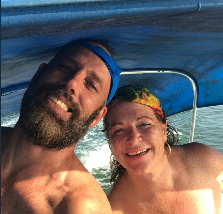 
    Debby și Joe au același tatăFoto: Twitter  