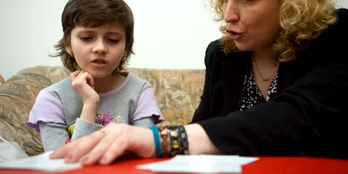 Logopedia se ocupă cu prevenirea, depistarea şi corectarea tulburărilor de limbaj.