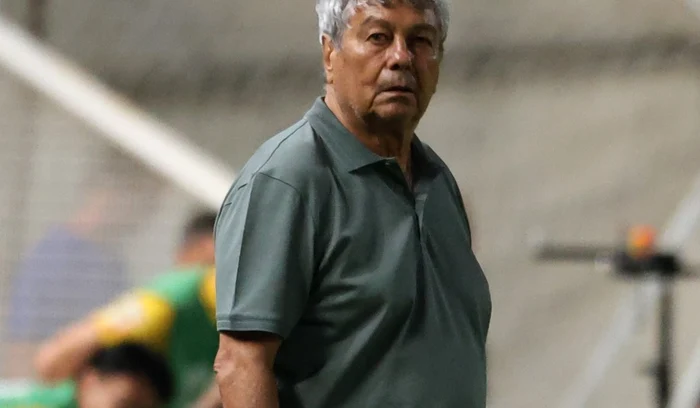 Mircea Lucescu, nevoit să improvizeze la națională (FOTO: Sportpictures)