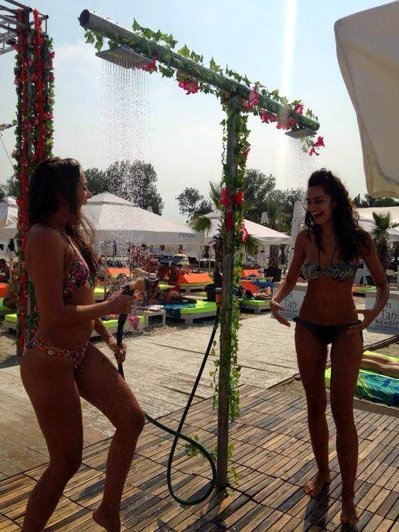 Morena si Adina Butar