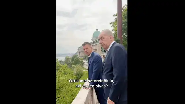 Viktor Orbán, filmat pe ascuns de Peter Magyar, în timp ce citea pe terasa vilei sale. „Ce crezi că lecturează? Discursul său de rămas bun?”