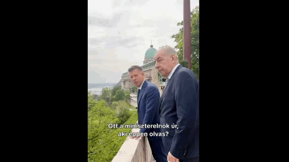 Viktor Orbán, filmat pe ascuns de Peter Magyar, în timp ce citea pe terasa vilei sale. „Ce crezi că lecturează? Discursul său de rămas bun?”