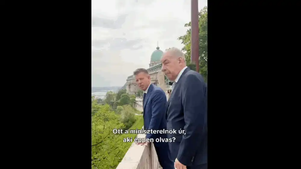 Viktor Orbán, filmat pe ascuns de Peter Magyar, în timp ce citea pe terasa vilei sale. „Ce crezi că lecturează? Discursul său de rămas bun?”