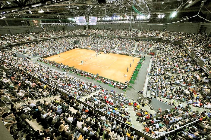 Sala Polivalentă  e plină „ochi”