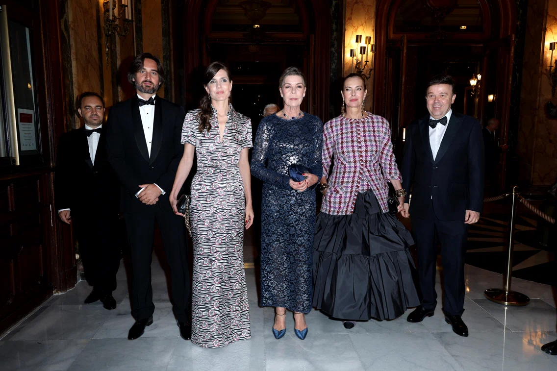 Dimitri Rassam, Prințesa Charlotte Casiraghi, Prințesa Caroline de Hanovra și actrița Carole Bouquet. FOTO: Getty Images