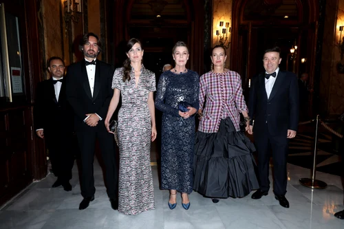 Dimitri Rassam, Prințesa Charlotte Casiraghi, Prințesa Caroline de Hanovra și actrița Carole Bouquet. FOTO: Getty Images