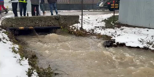 Inundații în Târgu Jiu. VIDEO Iulia Blondea