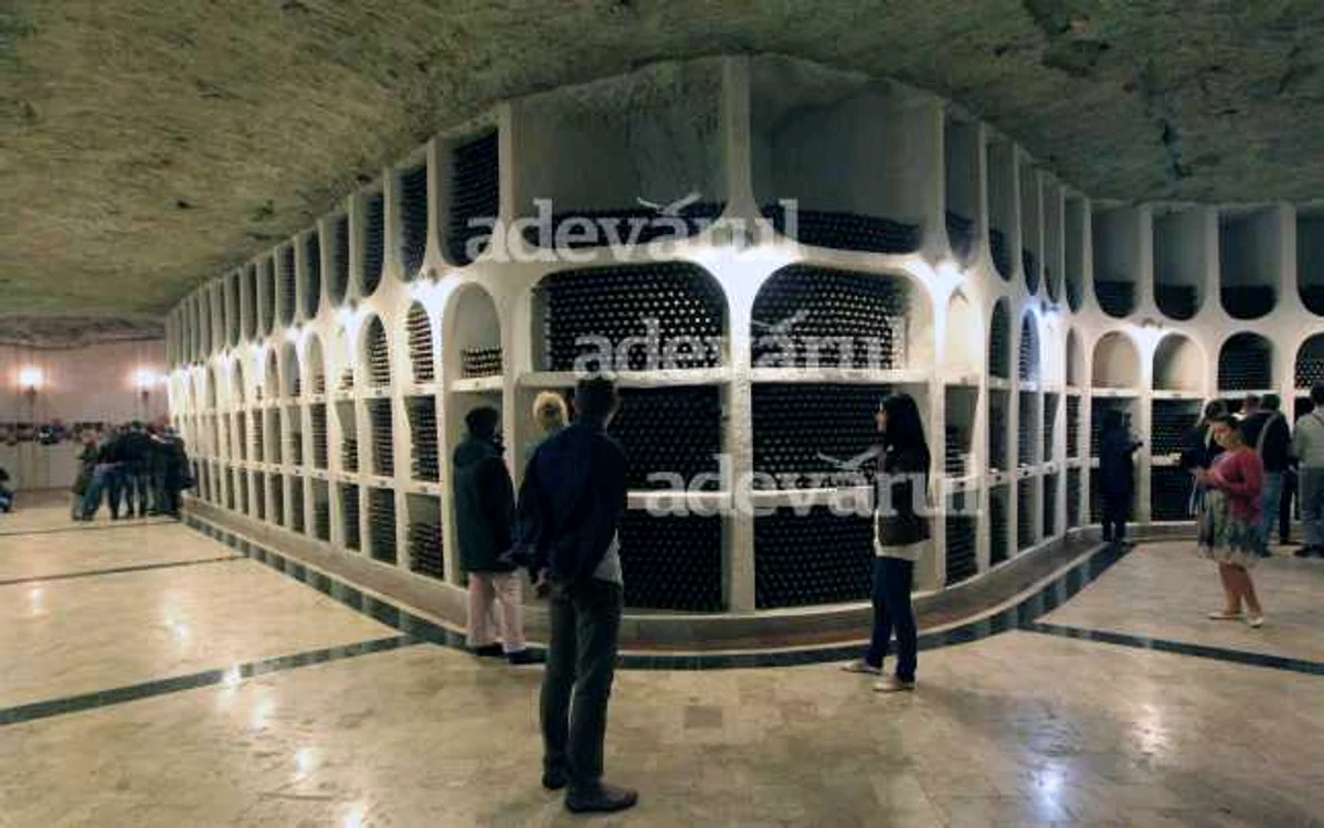 Vinoteca de la Cricova are forma unui pahar de degustare. Foto: Tudor Iovu