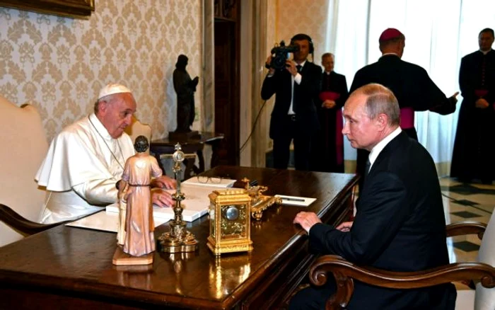 Vladimir Putin, la a treia audienţă la papa Francisc FOTO EPA-EFE