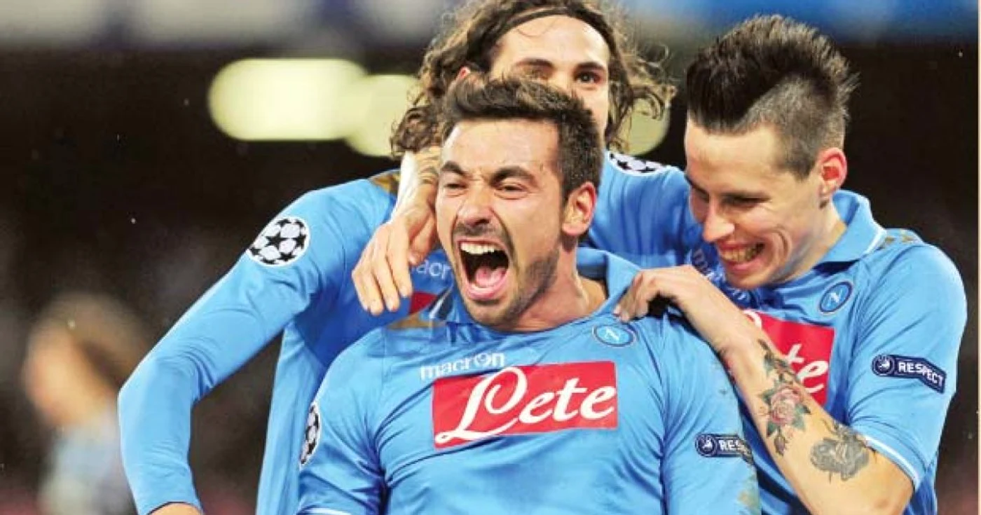Hamsik (dreapta) l-a lăudat pe Mutu
