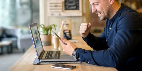 Poza de cover  Top patru idei care te pot ajuta sa iti optimizezi afacerea cu restaurante pentru te bucura de mai mult succes Antreprenor cu afaceri in domeniul HoReCa, device uri, restaurant jpg